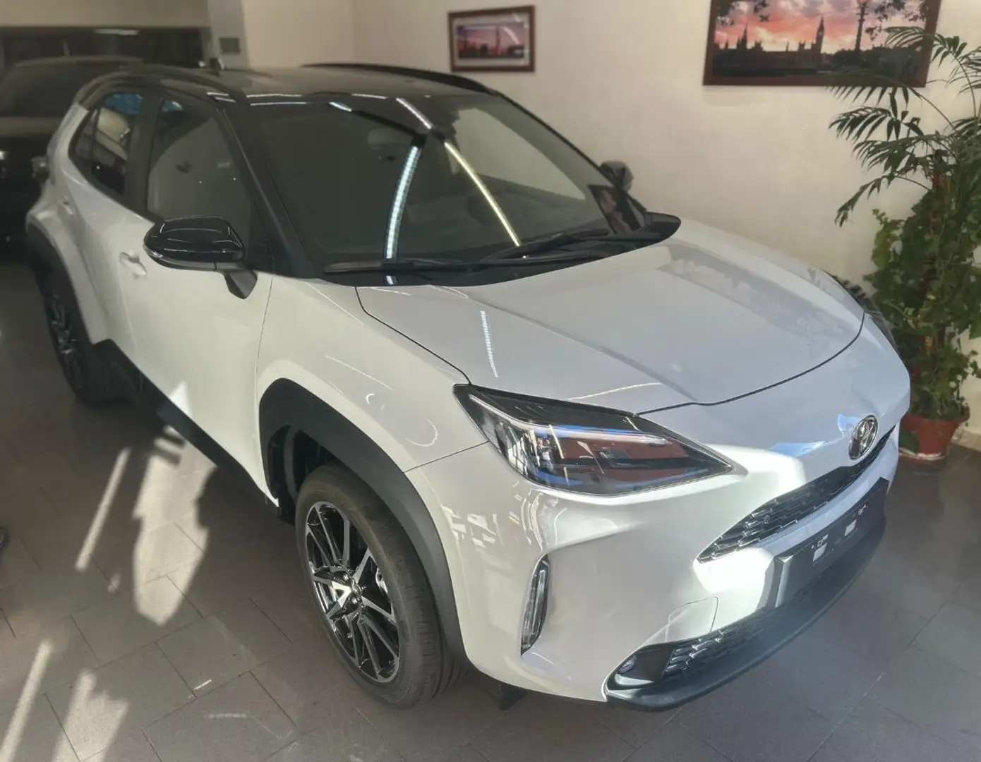 Toyota Yaris Cross 1.5 Hybrid 130 CV 5p.E-CVT GR SPORT Tech Pack Gris - 1