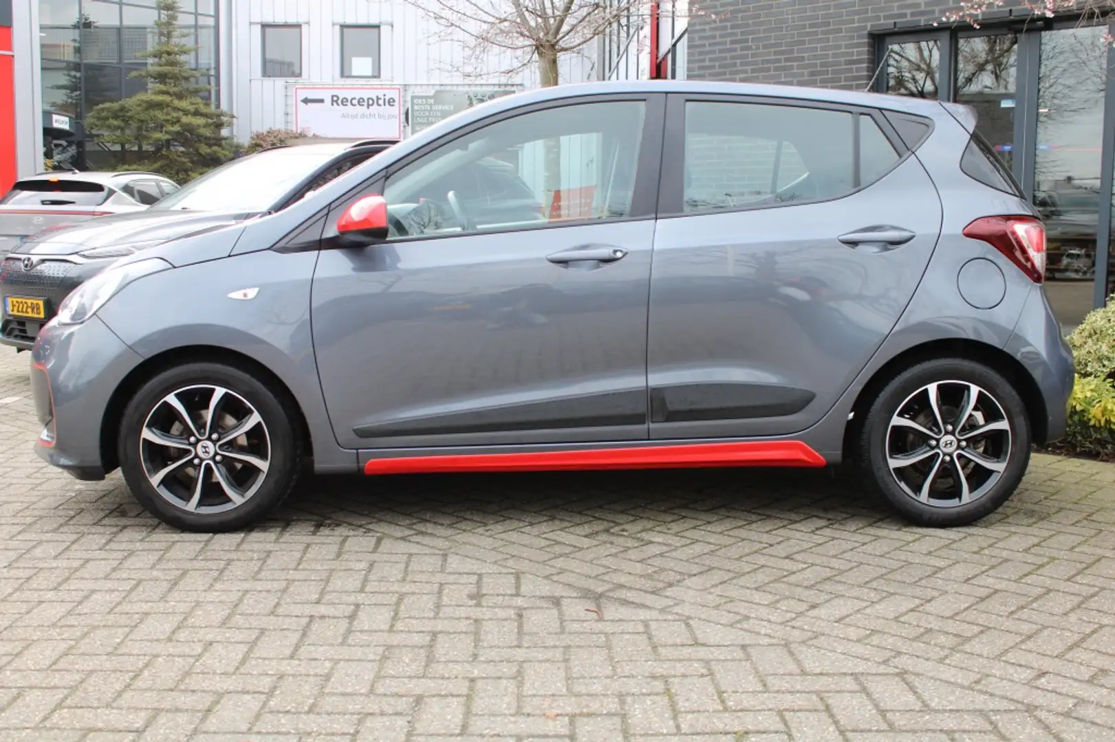 Hyundai i10 1.0i Redline! Navi/Cruise/Pdc/Bluet/Carplay/15" "R Gris - 2