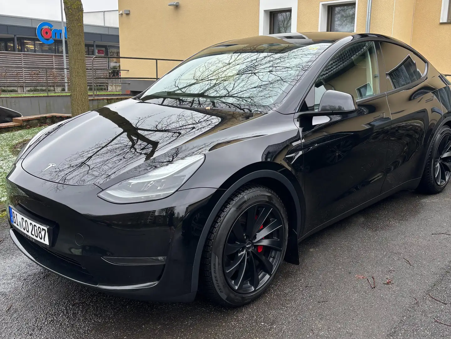 Tesla Model Y Model+Y+Performance+Dual+Motor+AWD Schwarz - 1