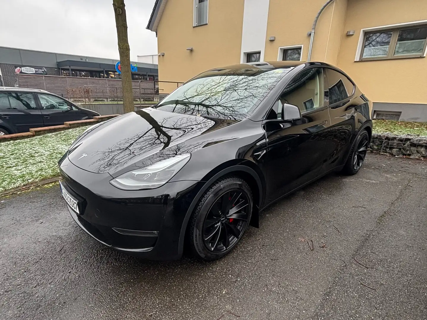 Tesla Model Y Model+Y+Performance+Dual+Motor+AWD Schwarz - 2