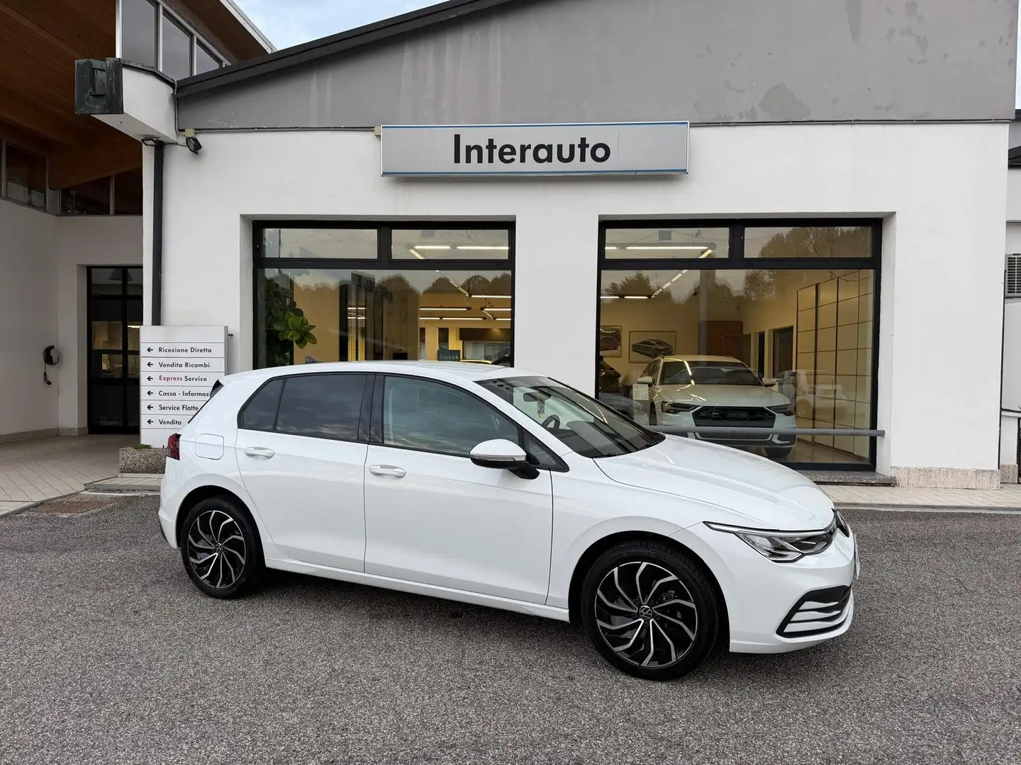 Volkswagen Golf Golf VIII 2020 1.0 etsi evo Life 110cv dsg Bianco - 1