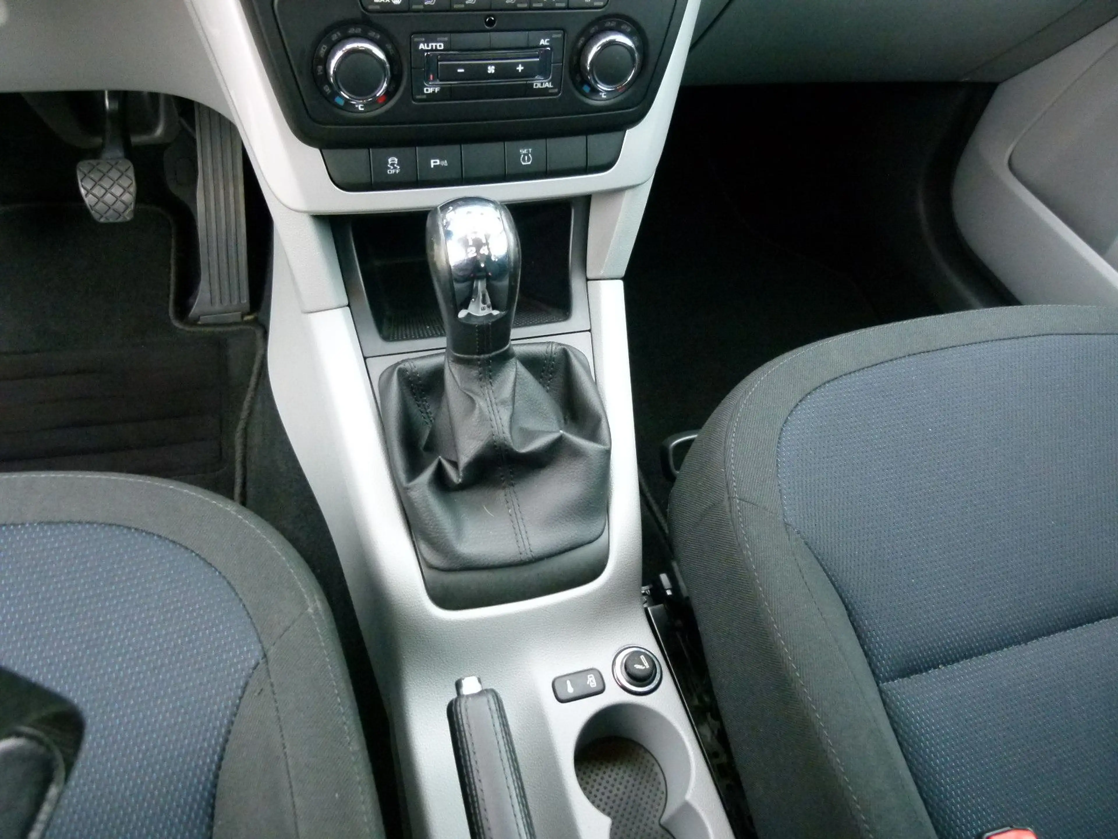 Skoda Yeti Alu AHK PDC Navi Tempomat Klima — photo 12