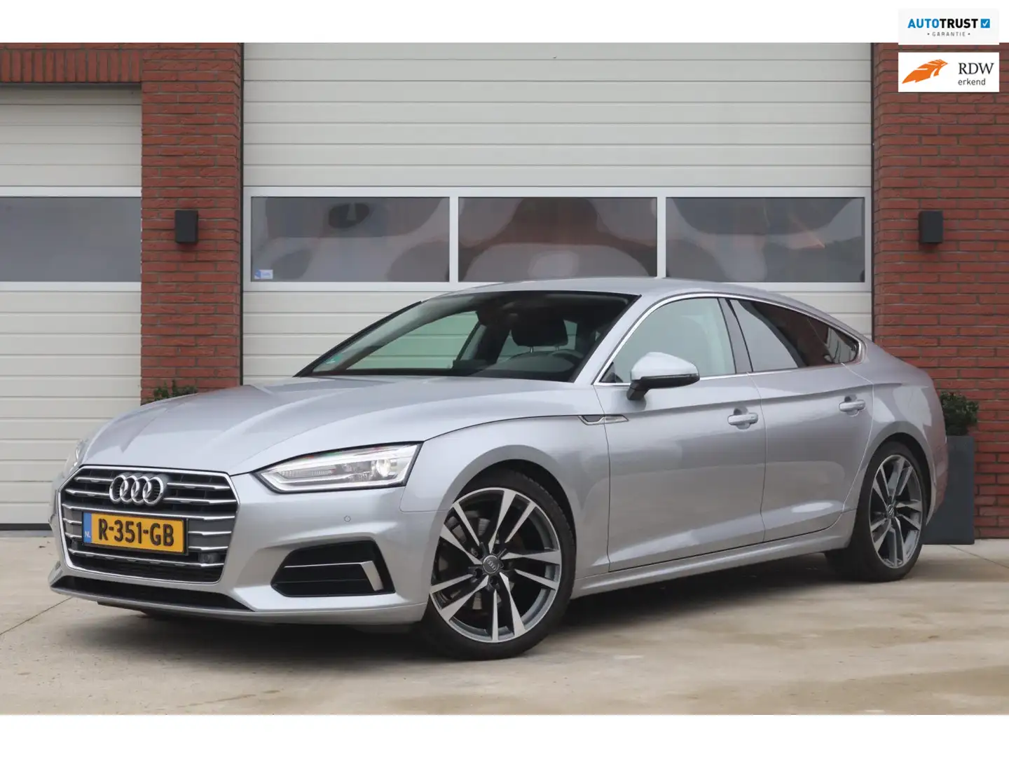 Audi A5 Sportback 35 TFSI Aut. 19 inch S-Line sportvelgen Grijs - 1