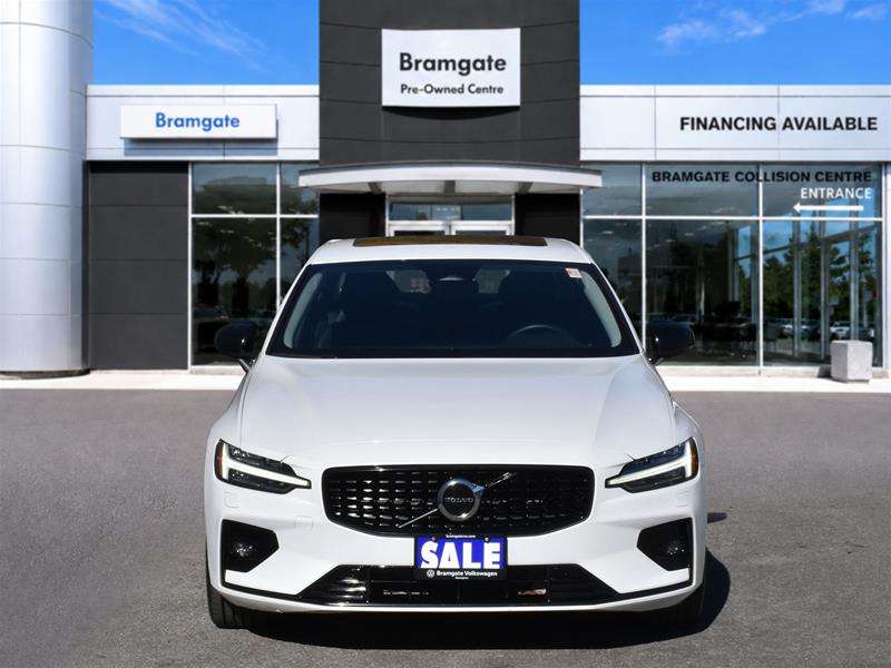 2024 Volvo S60 B5 AWD Core Dark Theme — photo 2