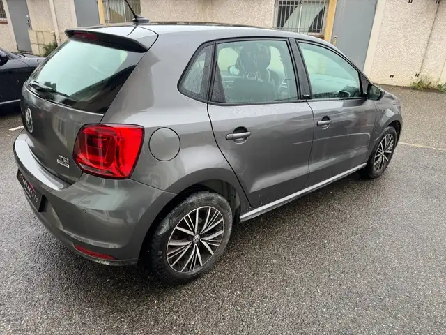 Volkswagen Polo view 6