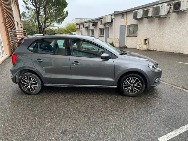 Volkswagen Polo view 3