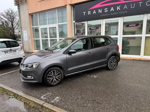 Volkswagen Polo view 2