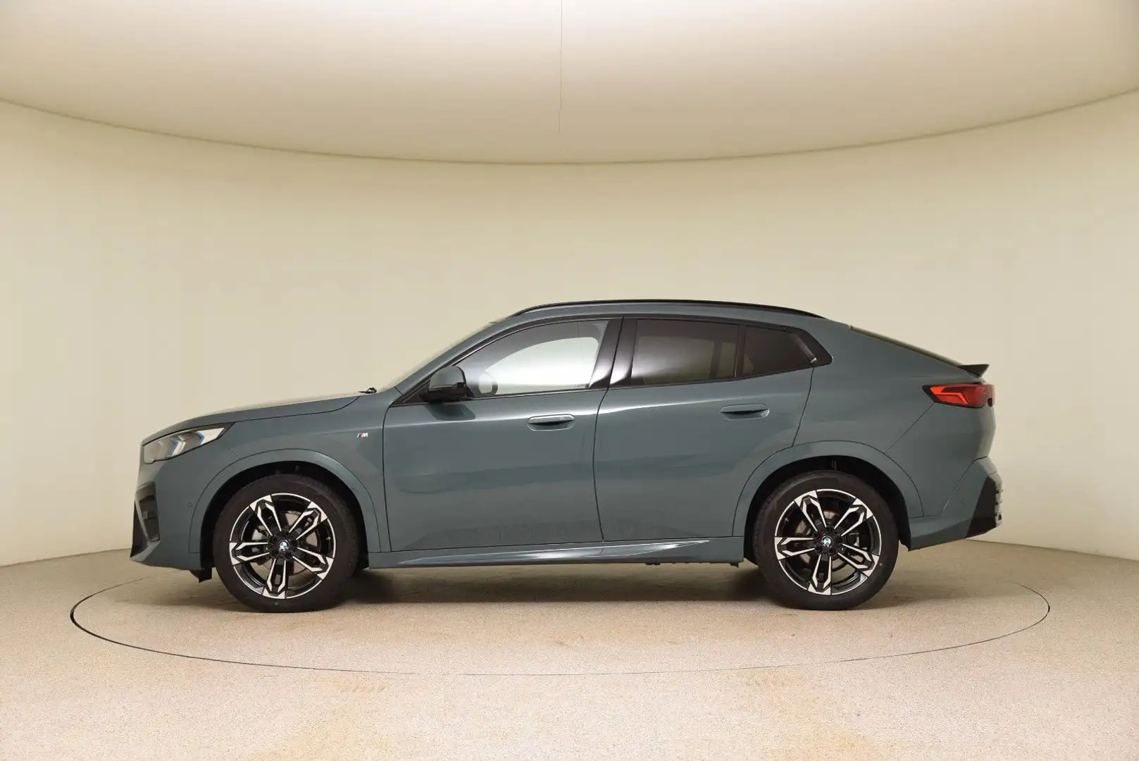 BMW X2 sDrive18d M Sportpaket DriveAssProf AHK Pano Vert - 2