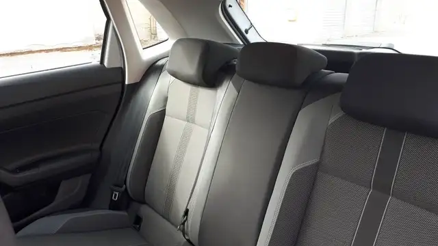 Volkswagen Polo view 9