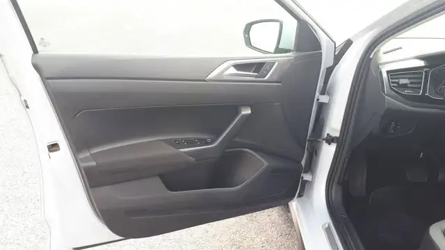 Volkswagen Polo view 7