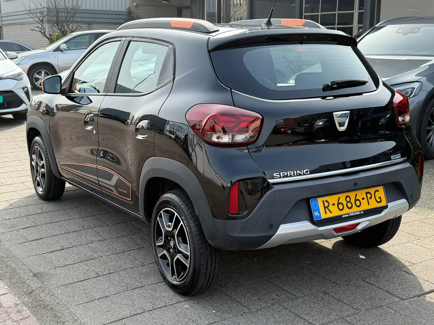 Dacia Spring Comfort Plus 27 kWh Schwarz - 2