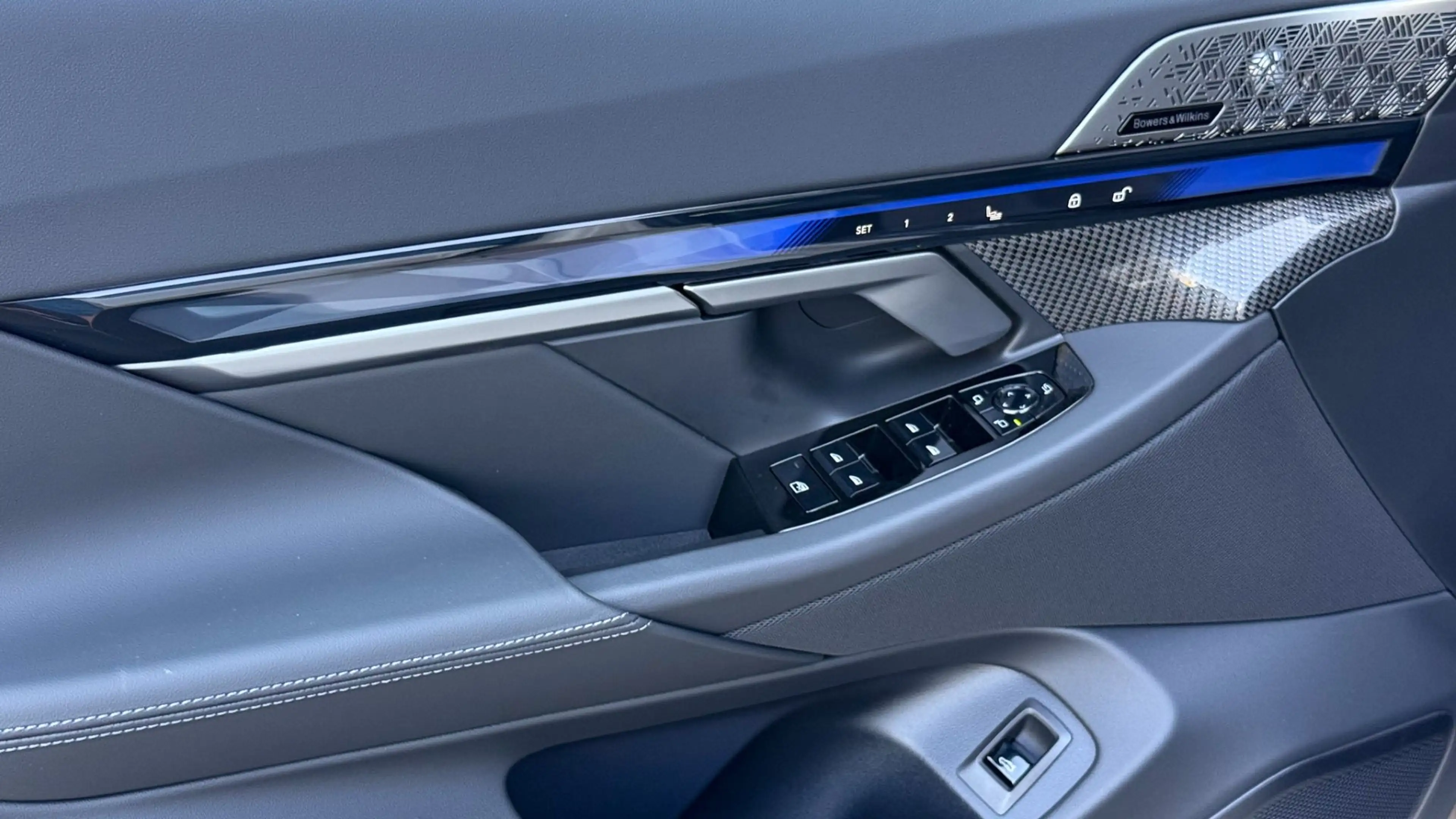 BMW M5 — photo 12