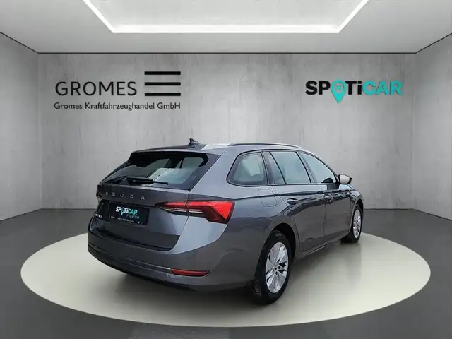 Skoda Octavia view 3