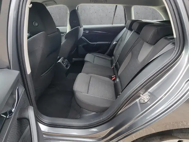 Skoda Octavia view 8