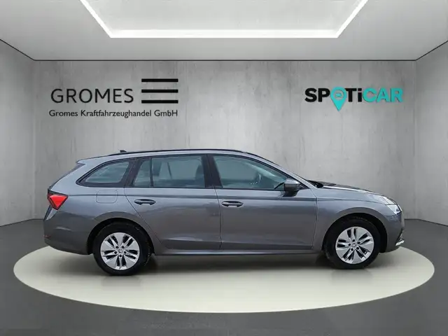 Skoda Octavia view 2