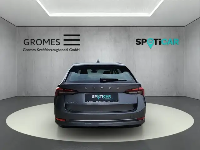 Skoda Octavia view 4