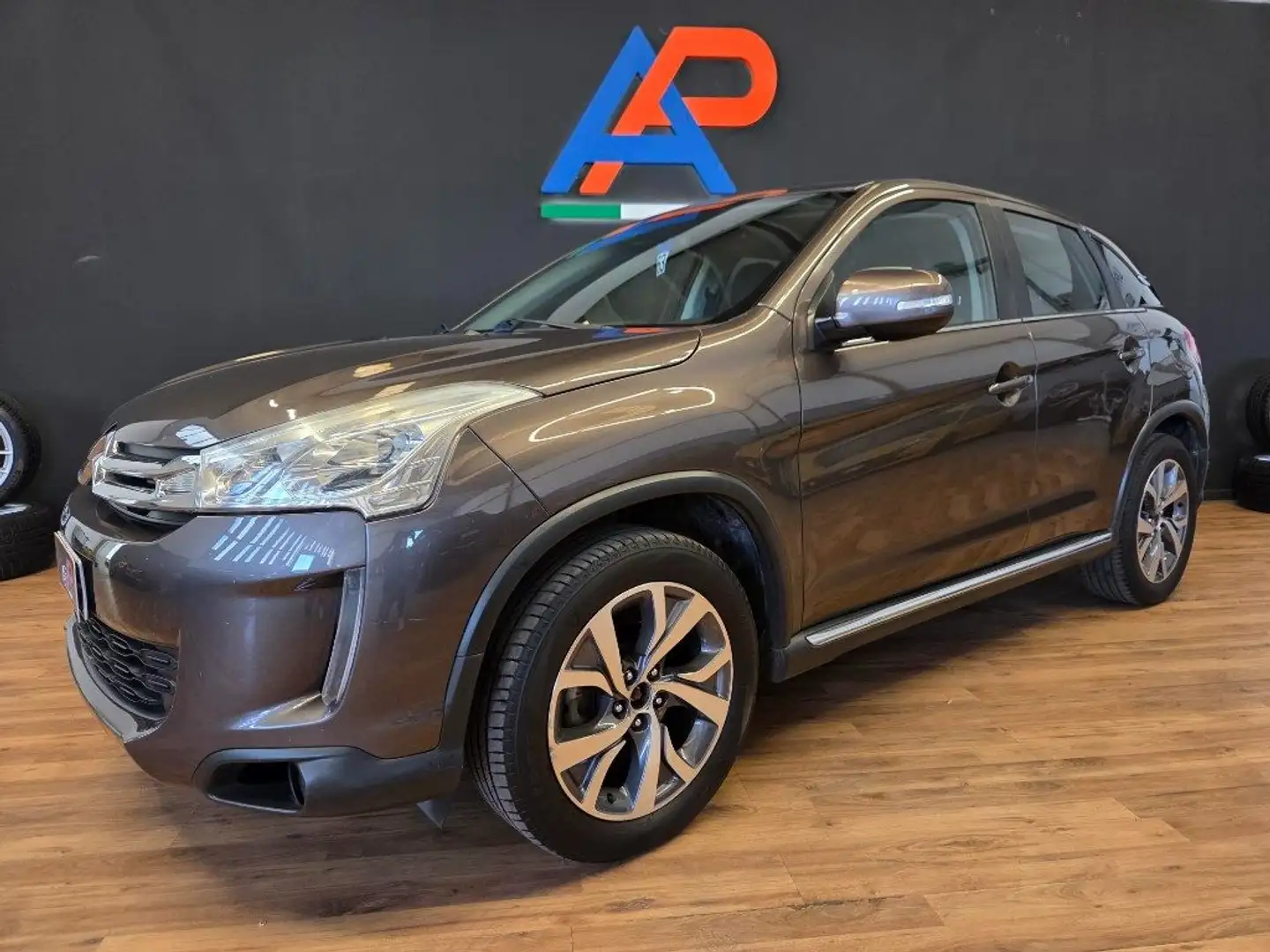 Citroen C4 Aircross 1.6 HDi 115 Stop&Start 2WD Attraction Бронзовый - 1