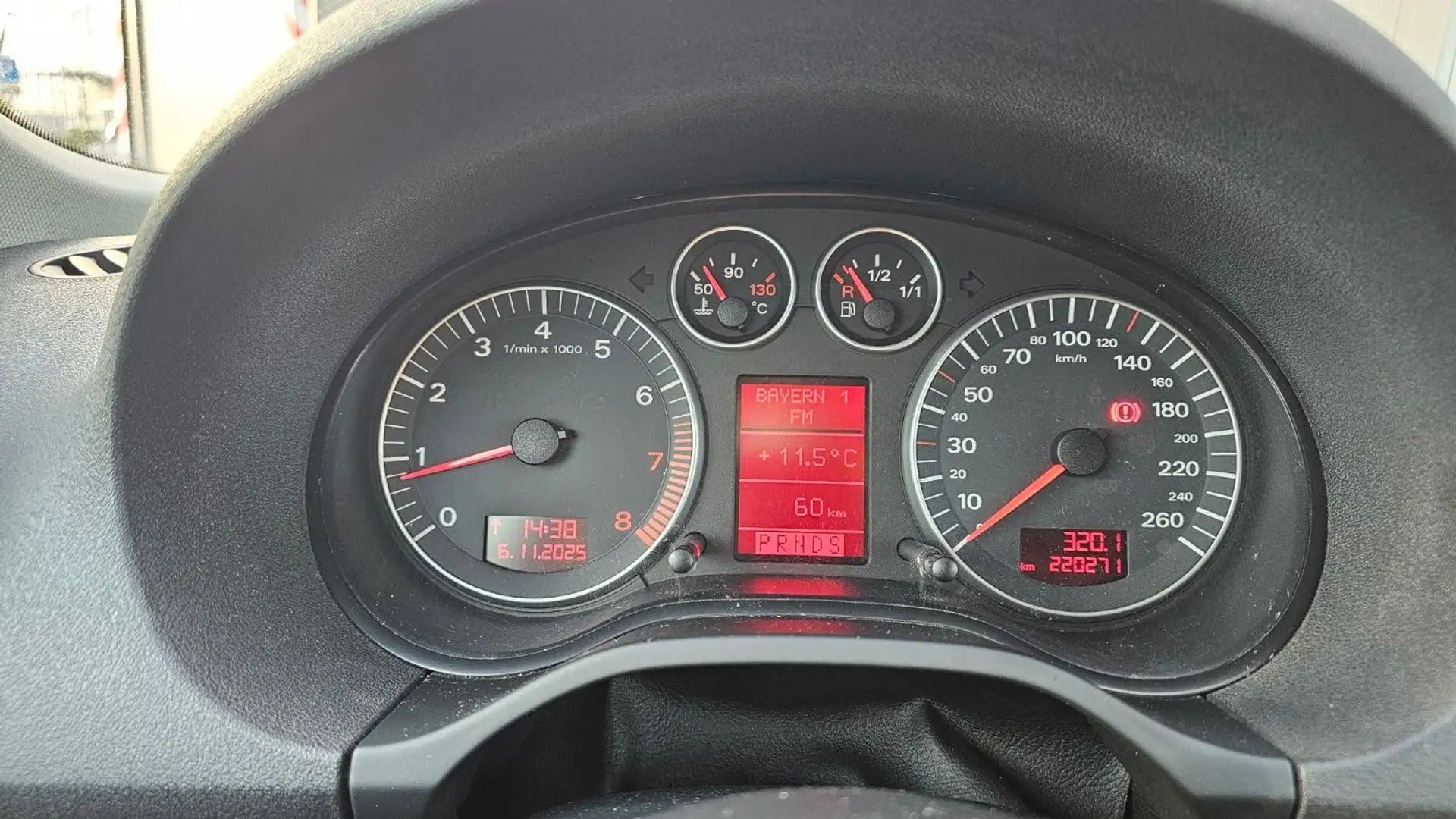 Audi A3 2.0 FSI Ambiente Aut. Klima SHZG PDC Silber - 2