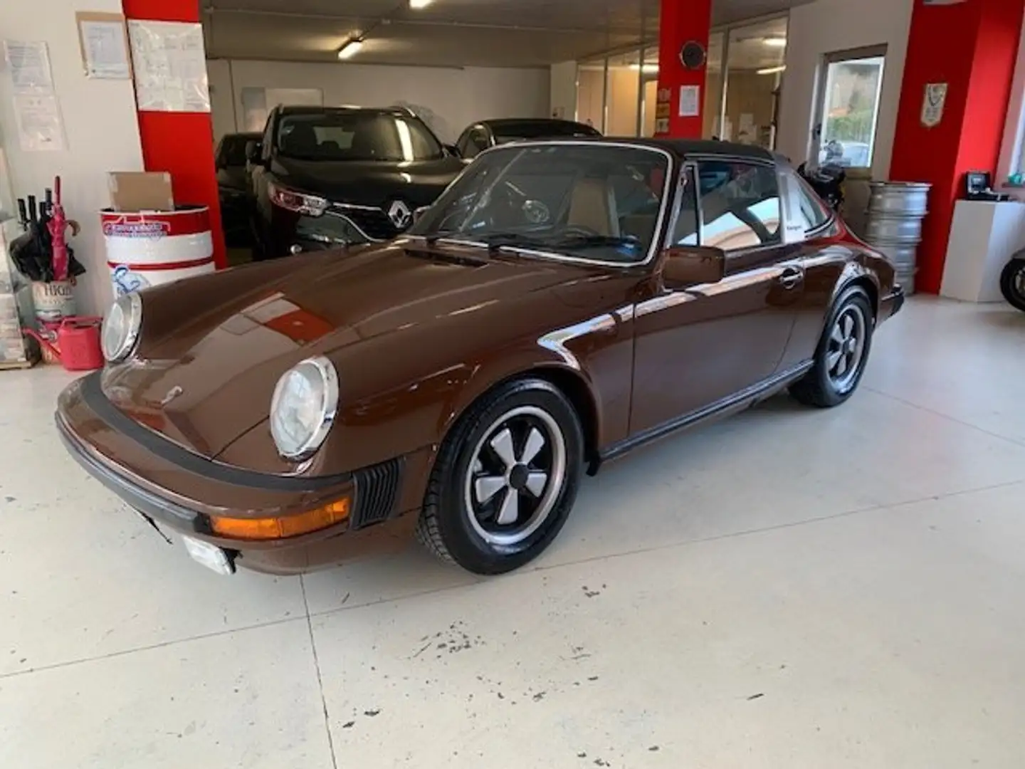 Porsche 911 TARGA Bruin - 2