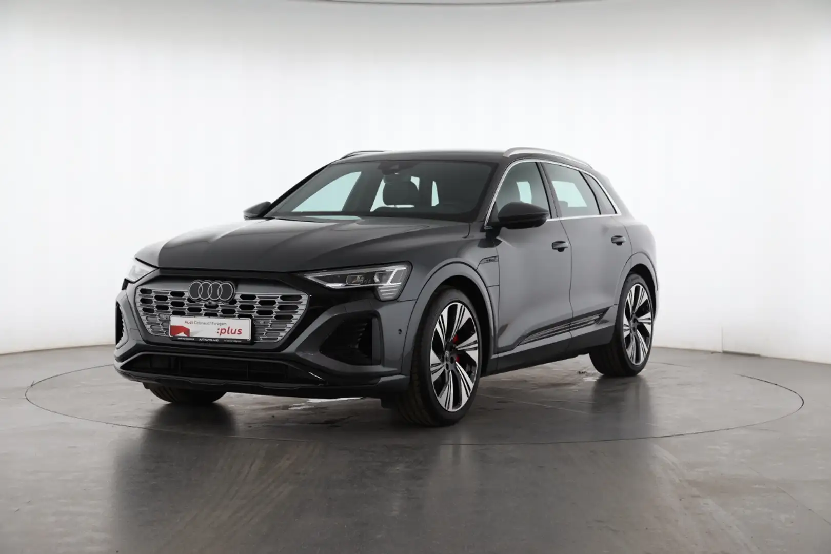 Audi Q8 e-tron 55  quattro S line Grijs - 2