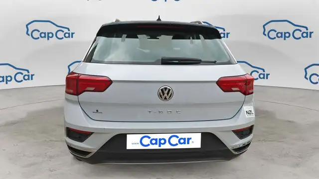 Volkswagen T-Roc view 3