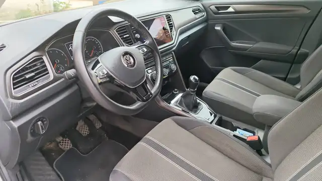 Volkswagen T-Roc view 8