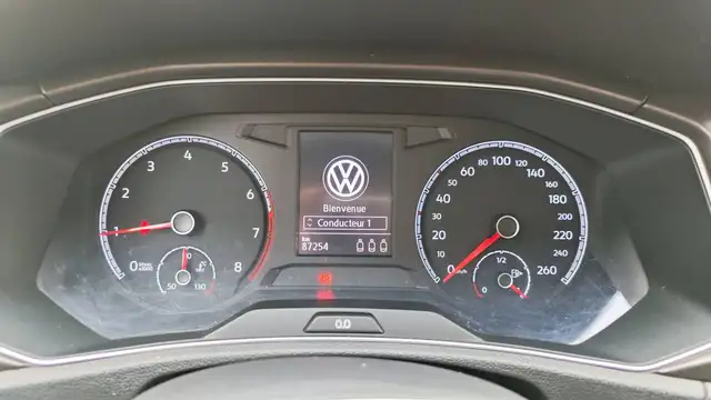 Volkswagen T-Roc view 12