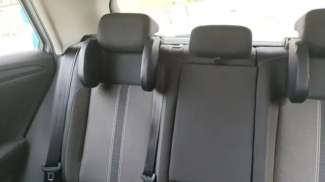 Volkswagen T-Roc view 9
