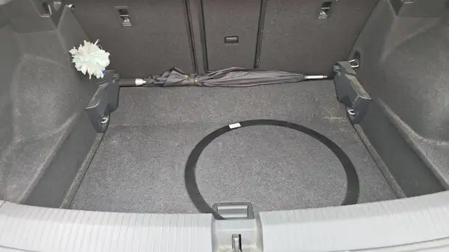 Volkswagen T-Roc view 14