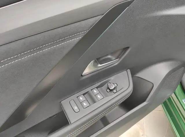 Opel Astra view 11