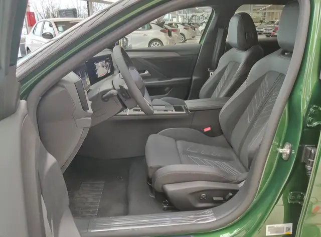Opel Astra view 12