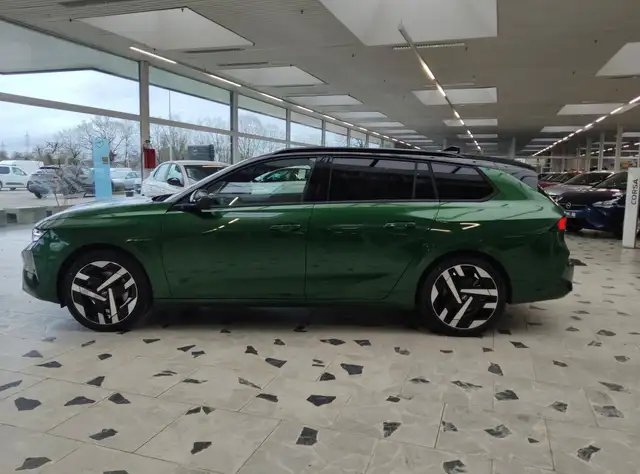 Opel Astra view 4