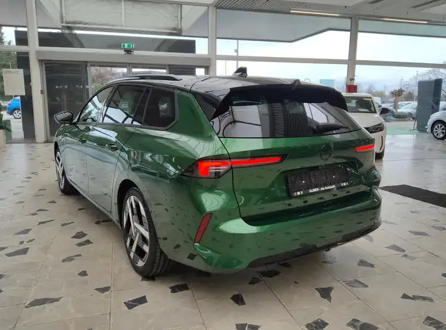 Opel Astra view 5