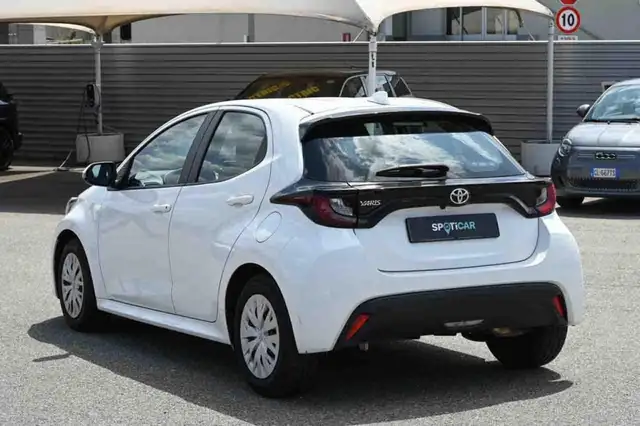 Toyota Yaris view 4