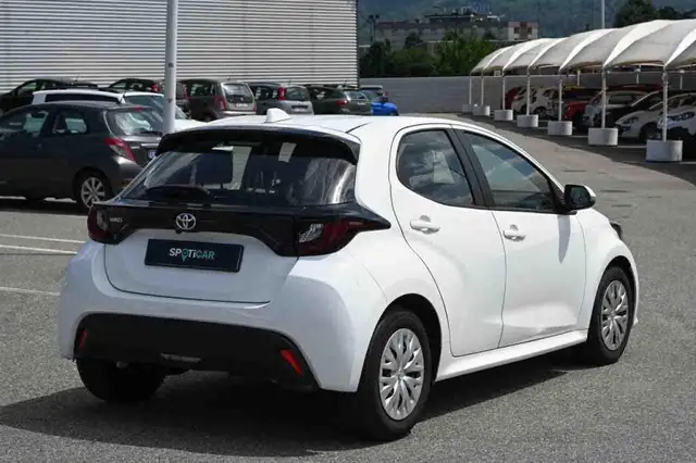 Toyota Yaris view 3