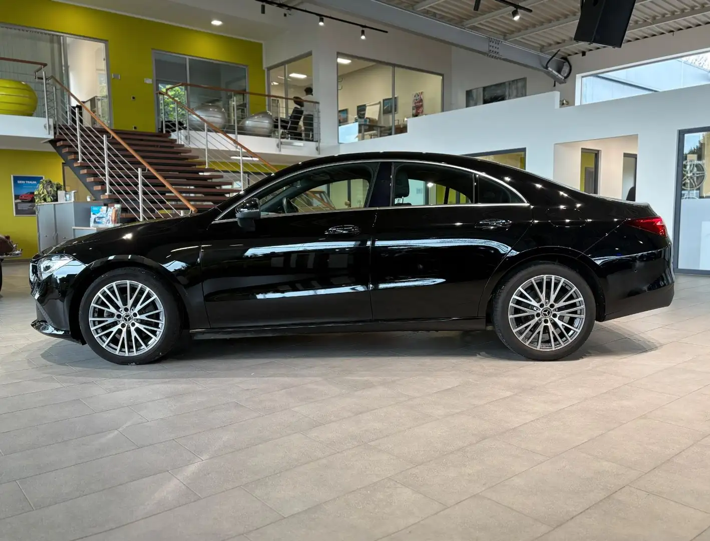 Mercedes-Benz CLA 200 d MBUX*Business*Keyless* Fekete - 2