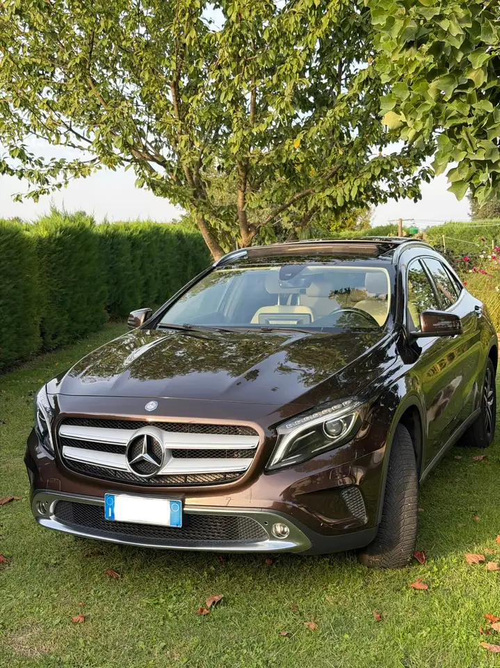 Mercedes-Benz GLA 220