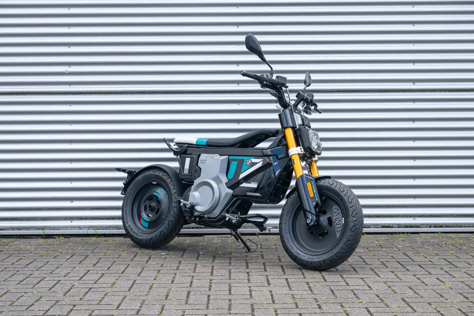 BMW CE 02 Zwart - 2