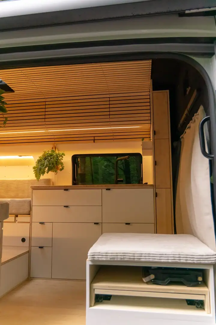 Ford Transit "DON" von Road Birds Manufaktur Weiß - 1