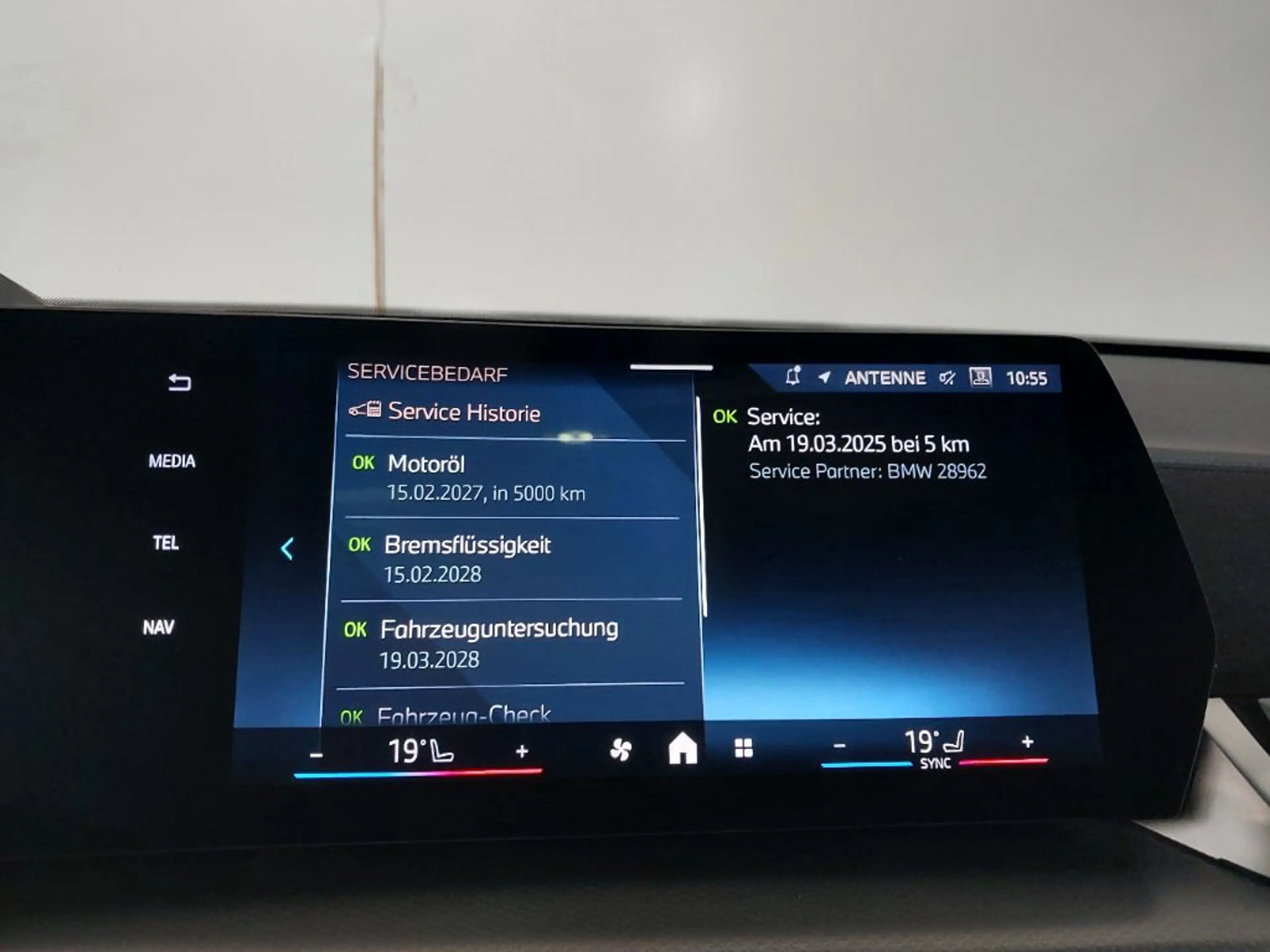BMW X2 20d xDrive M Sport AHK/HUD/360°/ACC/PANO/21" — photo 9