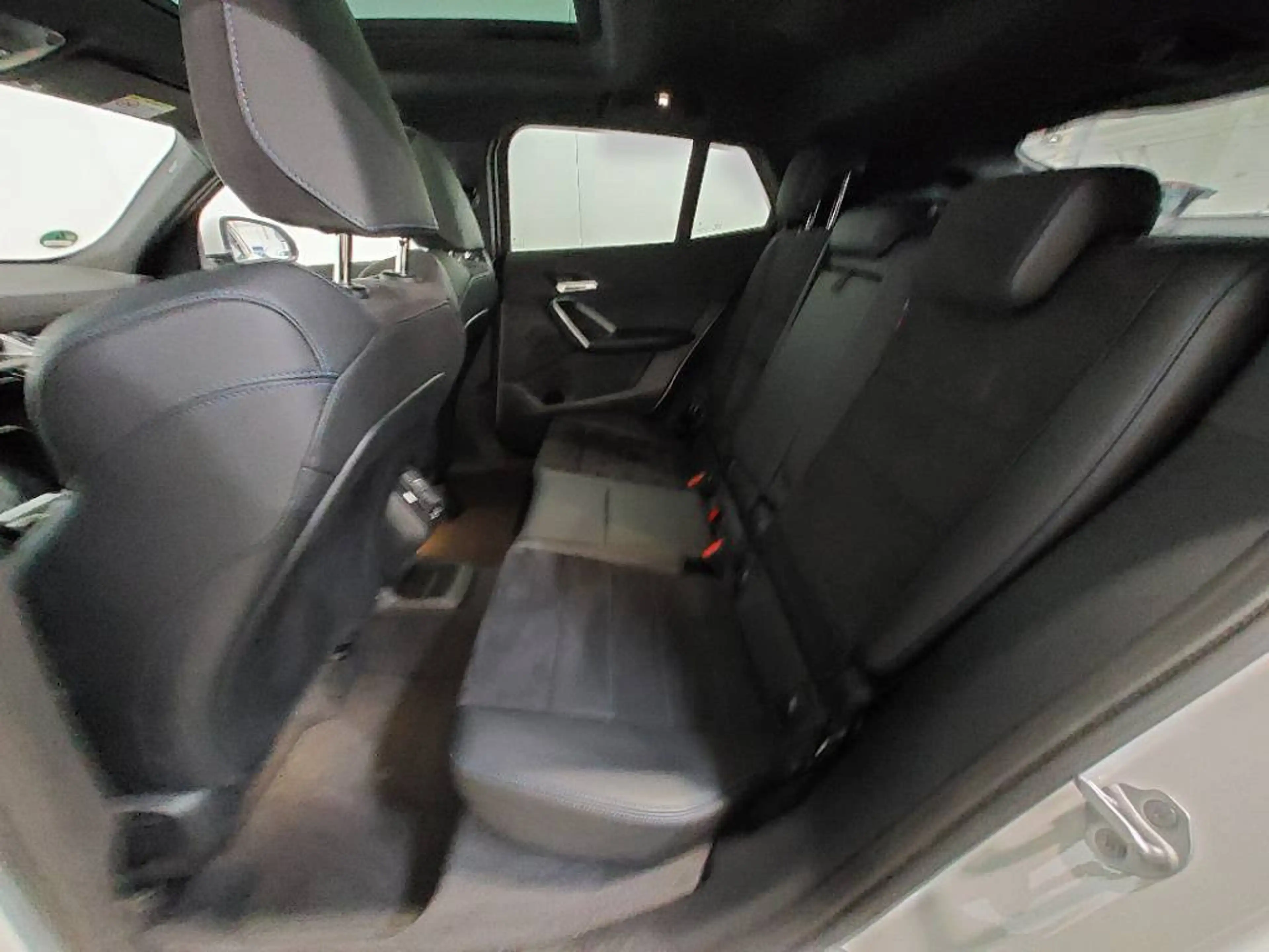 BMW X2 20d xDrive M Sport AHK/HUD/360°/ACC/PANO/21" — photo 11