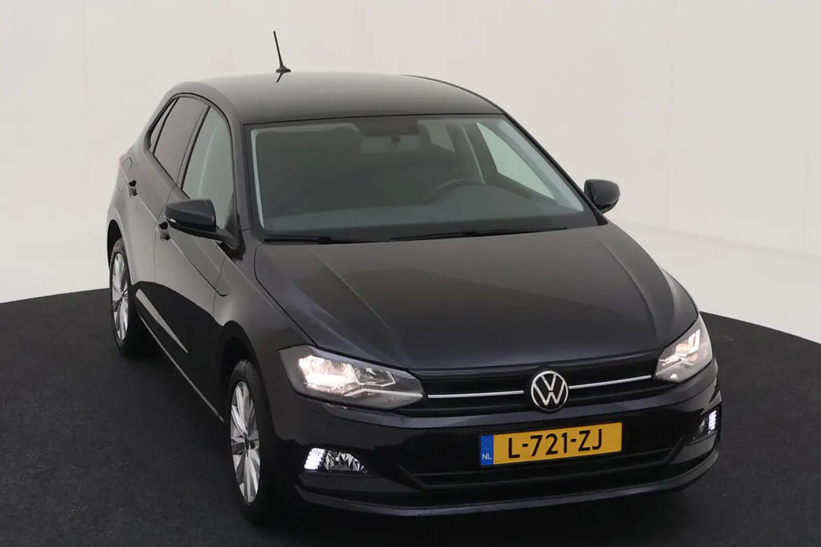 Volkswagen Polo 1.0 TSI Comfortline EXE | Navigatie | 16" | Privac Zwart - 2