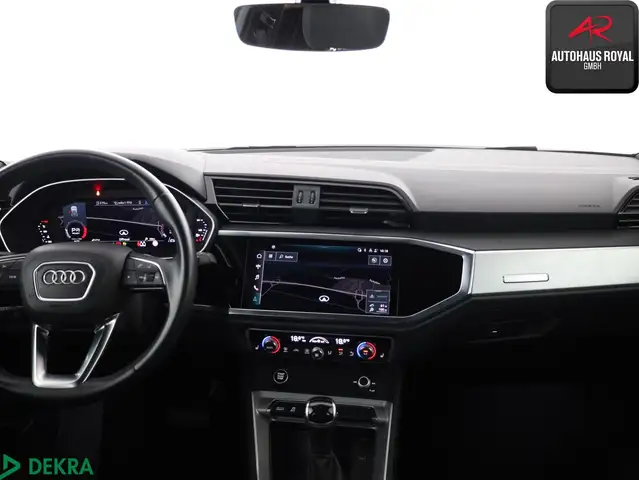 Audi Q3 view 9