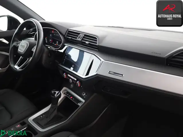 Audi Q3 view 10