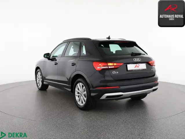 Audi Q3 view 3