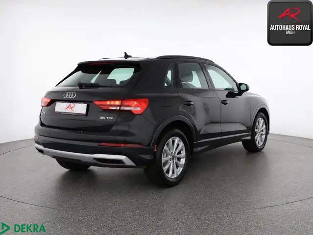Audi Q3 view 5