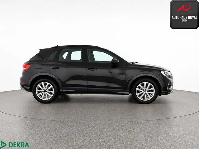 Audi Q3 view 6