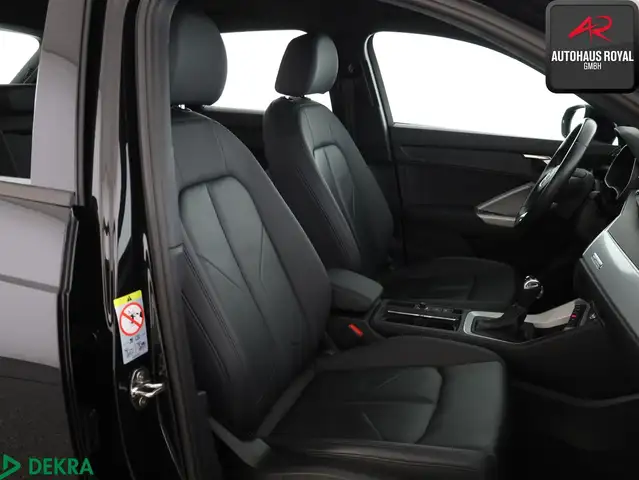 Audi Q3 view 11