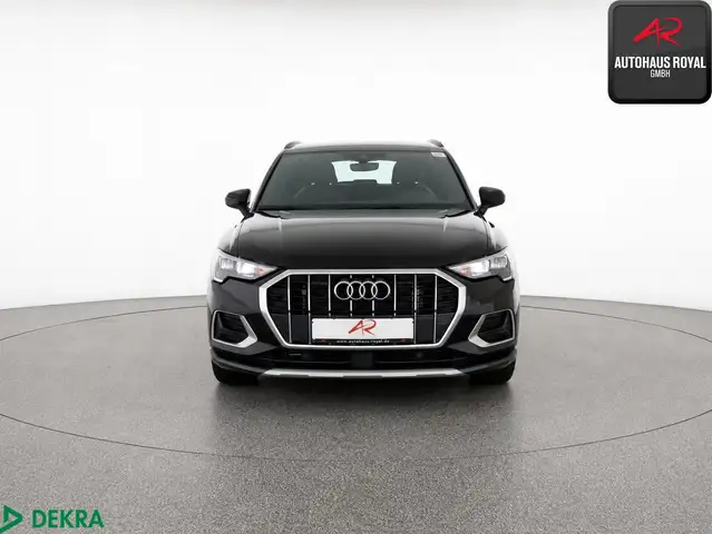 Audi Q3 view 8