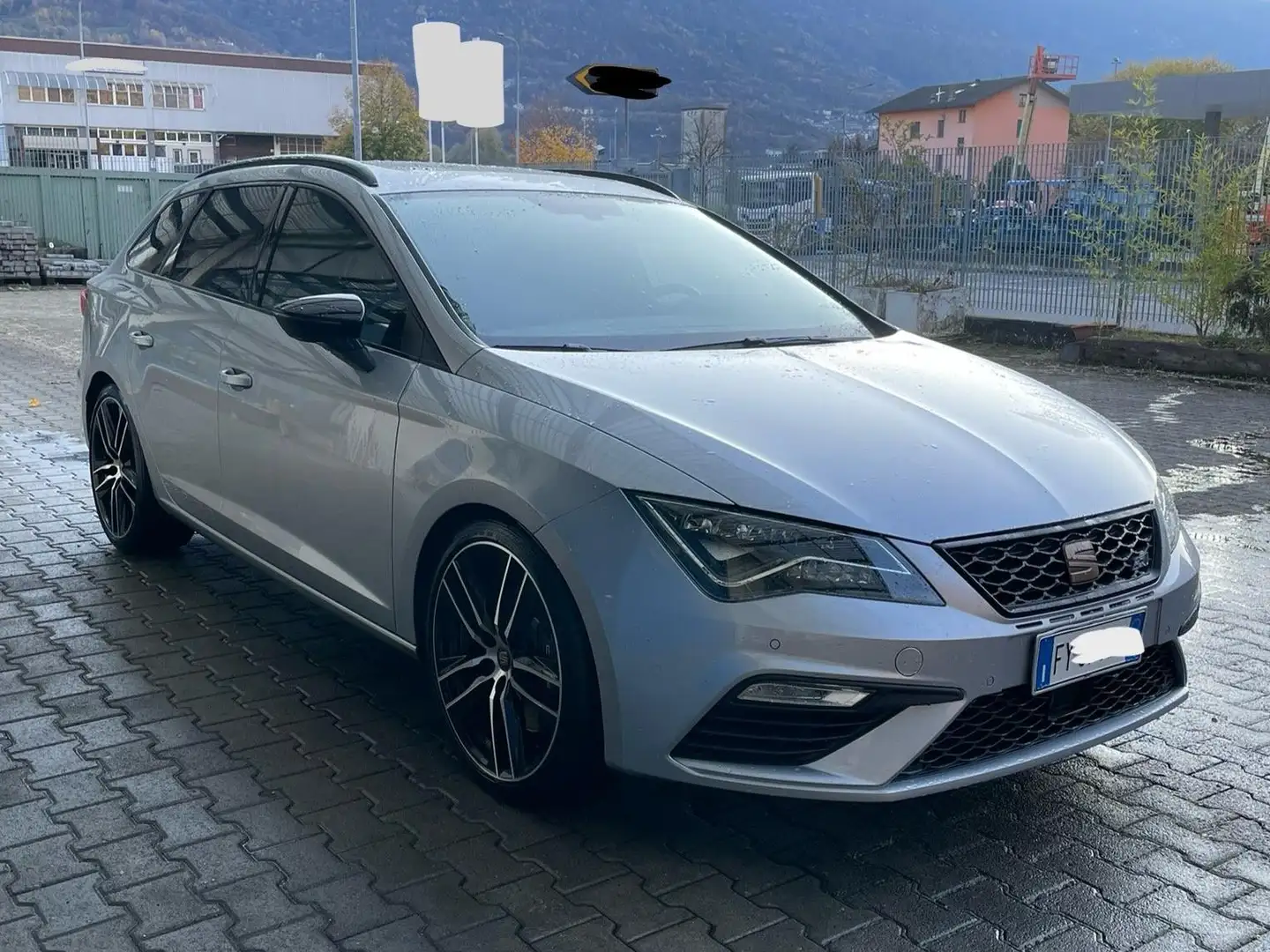 SEAT Leon Leon ST 2.0 tsi Cupra 4x4 300cv dsg 7m Argento - 2